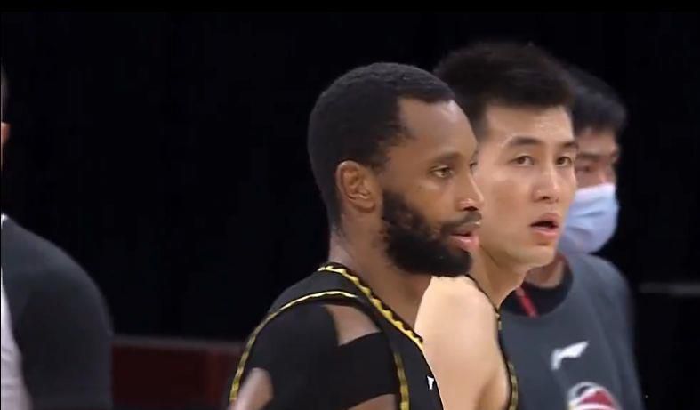 马岚还想再说什么，主治医生这时候开口道：对了，麻烦你们一会去办一个住院手续，我们这边就开始后续的康复和护理了。